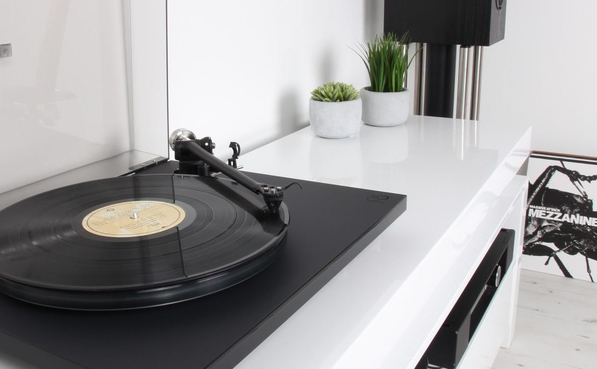 Rega Planar 6 with Nd7 cartridge — manufacturer photograph